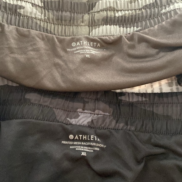 Athleta Mesh Racer Run Shorts 4in. XL. - Picture 5 of 5